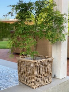 Kwadratowy  kosz ratanowy   33cm x 33cm