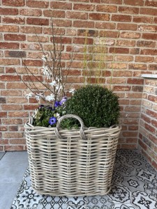 Kwadratowy kosz z grubego ratanu z uchwytami 65x65x55