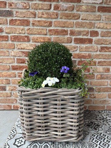 Kwadratowy kosz z grubego ratanu z uchwytami 50x50x45