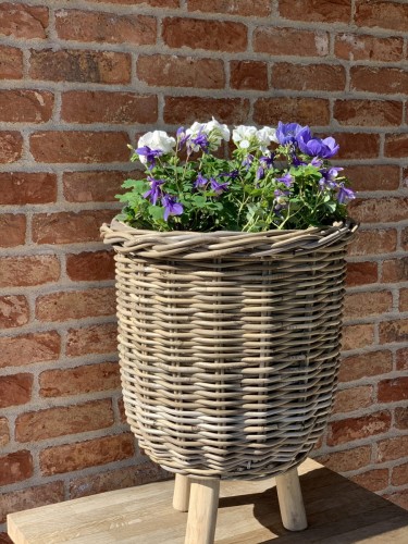 Kosz rattanowy On  Legs Lovely Baskets M