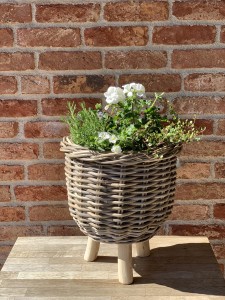 Kosz rattanowy On  Legs Lovely Baskets S