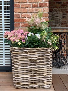 Kwadratowy kosz ratanowy z uchwytami  50x50